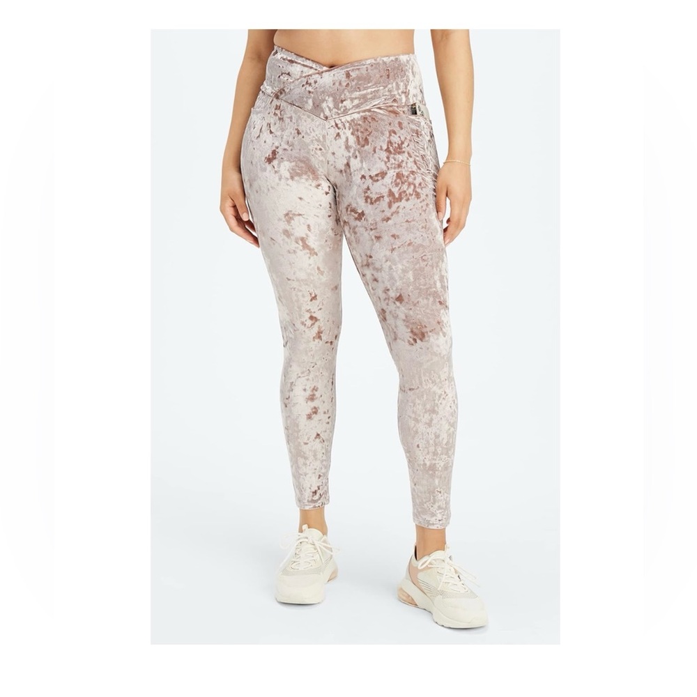 Fabletics Women’s Hi Rise Crushed Velour Crossover Teddy Leggings Sz M NWT